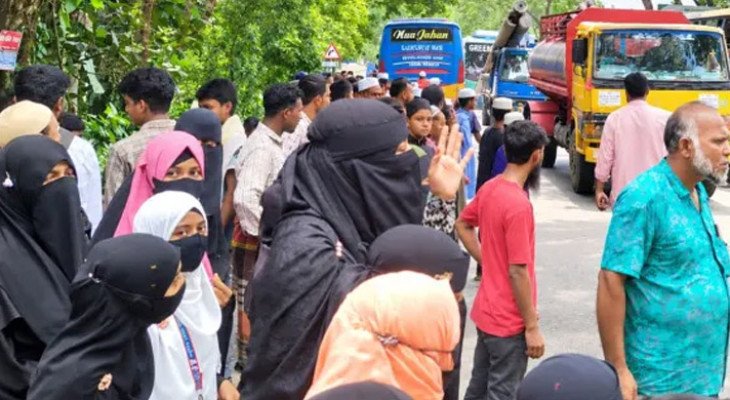 বরিশালে মহাসড়ক পার হতে গিয়ে বাসের ধাক্কায় মাদরাসা শিক্ষিকা নিহত